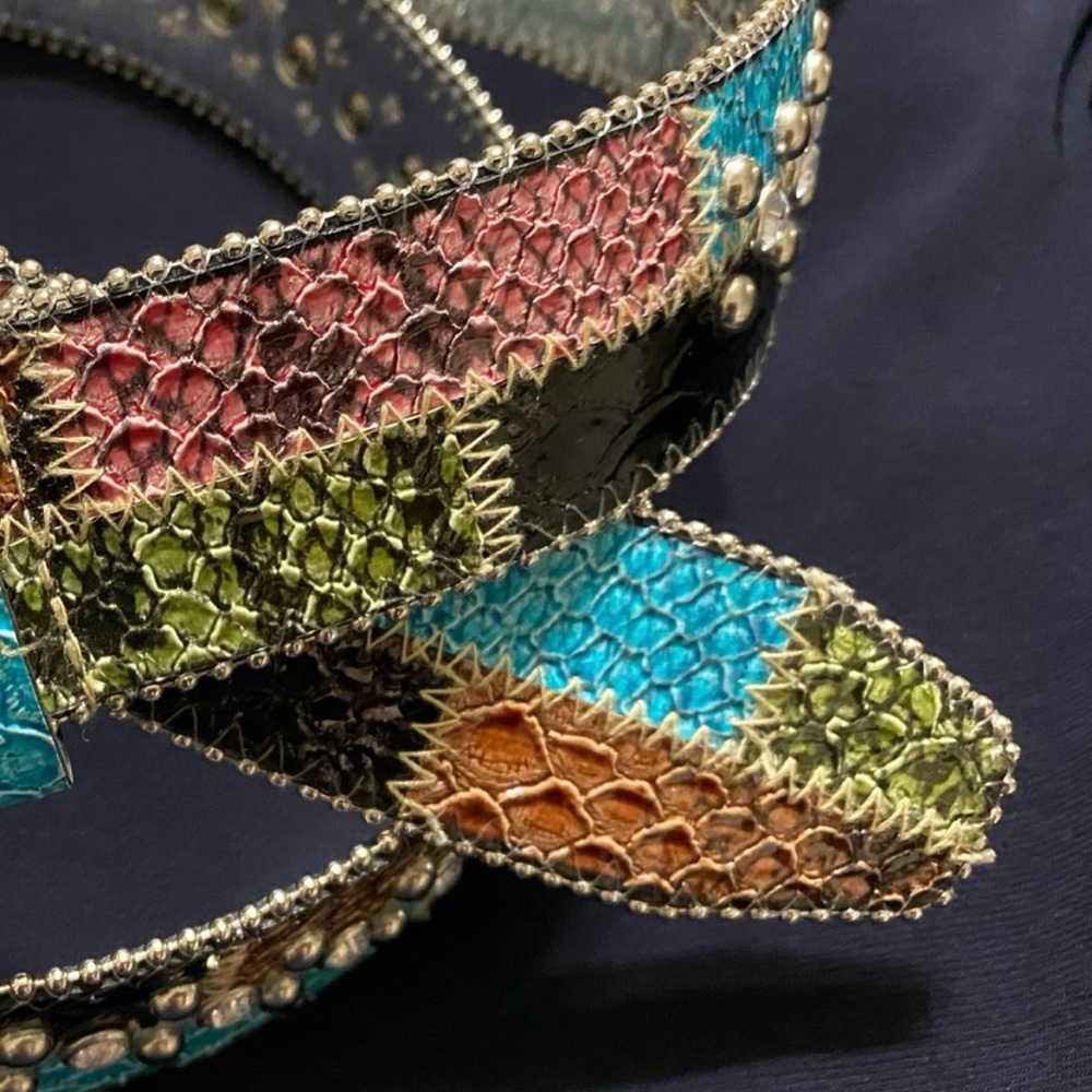 NWOT Guess ‘Calico Patchwork’ Rhinestone Studded Snakeskin Belt Small - Picture 7 of 16